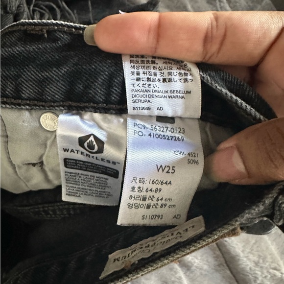 Levi Shorts - Picture 3 of 3